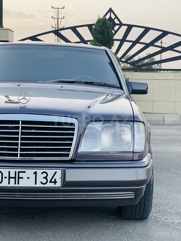 Mercedes E 220 1993, 202,000 km - 2.2 l - Beyləqan