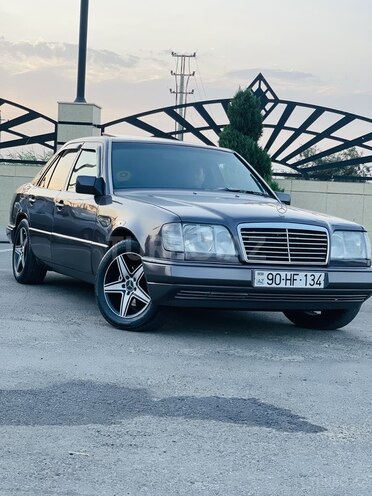 Mercedes E 220 1993, 202,000 km - 2.2 l - Beyləqan