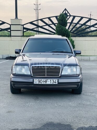 Mercedes E 220 1993, 202,000 km - 2.2 l - Beyləqan