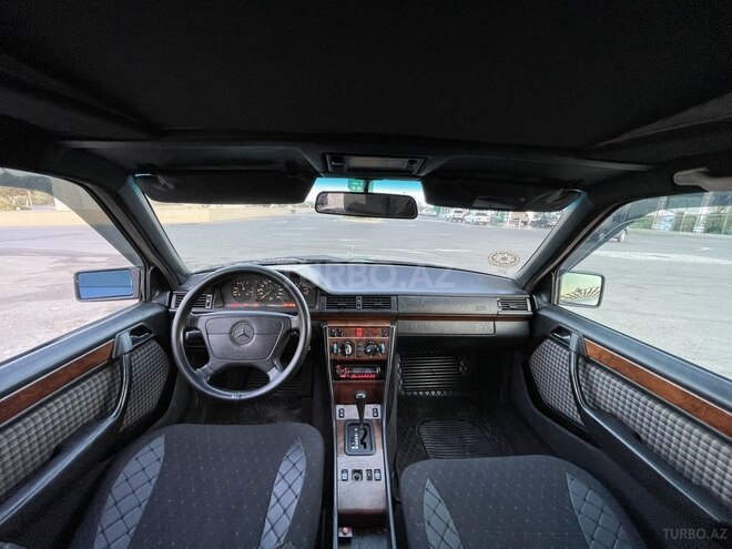 Mercedes E 220 1993, 202,000 km - 2.2 l - Beyləqan