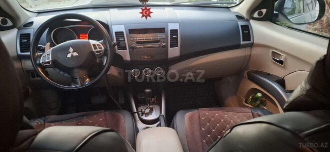 Mitsubishi Outlander 2010, 300,651 km - 3.0 l - Bakı