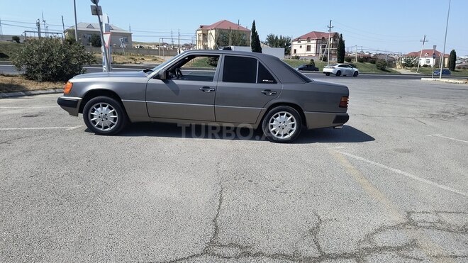 Mercedes E 220 1993, 281,491 km - 2.2 l - Bakı