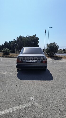 Mercedes E 220 1993, 281,491 km - 2.2 l - Bakı