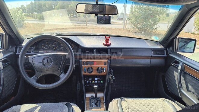 Mercedes E 220 1993, 281,491 km - 2.2 l - Bakı