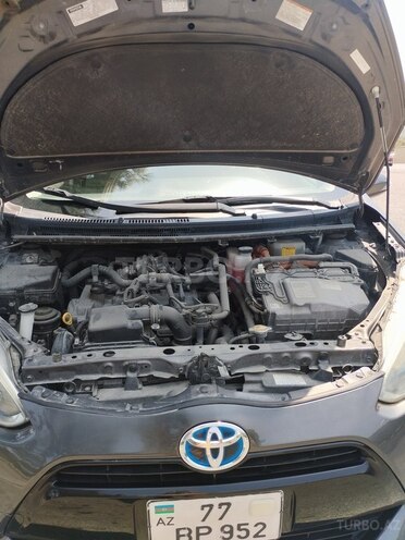 Toyota Prius C 2015, 172,200 km - 1.5 л - Bakı