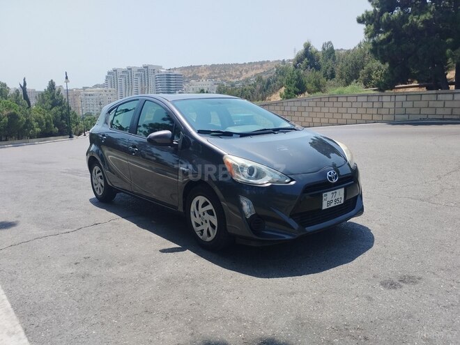 Toyota Prius C 2015, 172,200 km - 1.5 л - Bakı