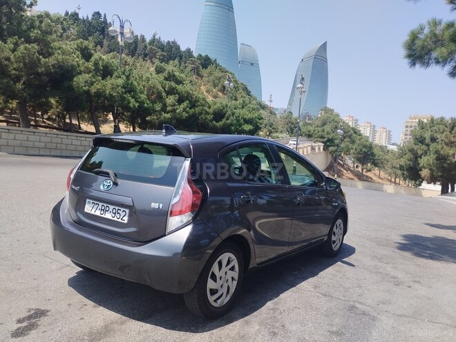 Toyota Prius C 2015, 172,200 km - 1.5 л - Bakı