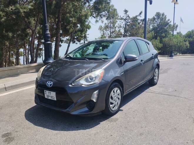 Toyota Prius C 2015, 172,200 km - 1.5 л - Bakı