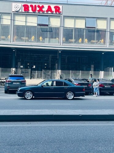 Mercedes E 240 1998, 200,000 km - 2.4 l - Bakı
