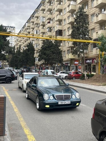 Mercedes E 240 1998, 200,000 km - 2.4 l - Bakı