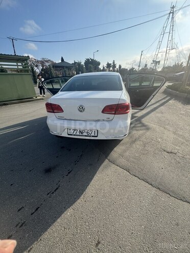 Volkswagen Passat 2014, 215,000 km - 1.8 l - Bakı