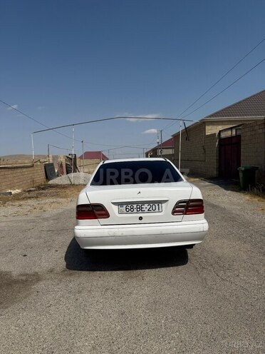 Mercedes E 200 1999, 681,416 km - 2.0 л - Qobustan