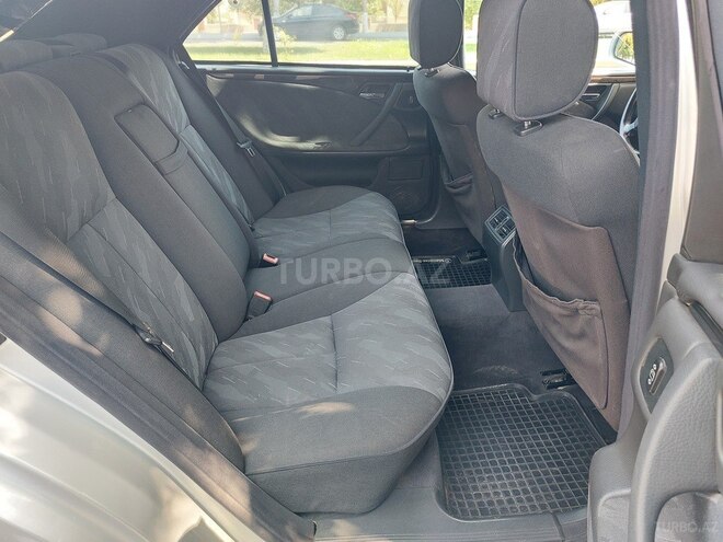 Mercedes E 270 2000, 410,947 km - 2.7 l - Beyləqan