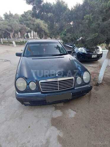 Mercedes E 240 1999, 300,000 km - 2.4 l - Bakı