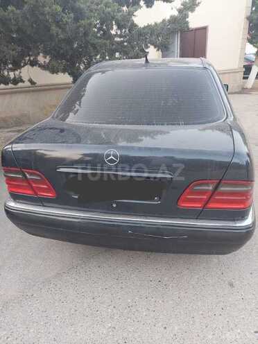 Mercedes E 240 1999, 300,000 km - 2.4 l - Bakı