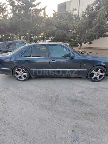 Mercedes E 240 1999, 300,000 km - 2.4 l - Bakı