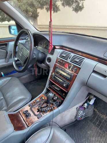 Mercedes E 240 1999, 300,000 km - 2.4 l - Bakı