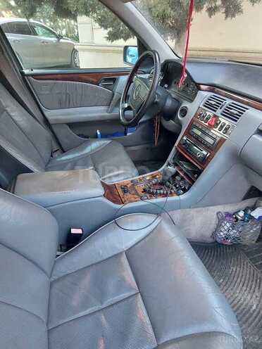Mercedes E 240 1999, 300,000 km - 2.4 l - Bakı