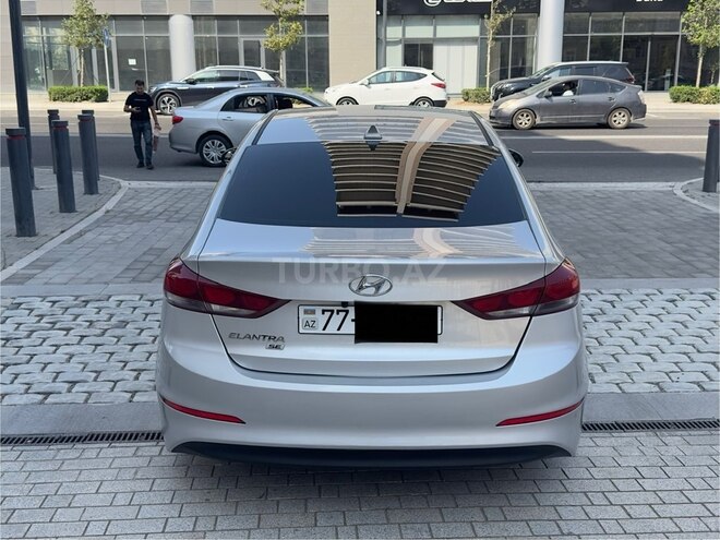 Hyundai Elantra-7