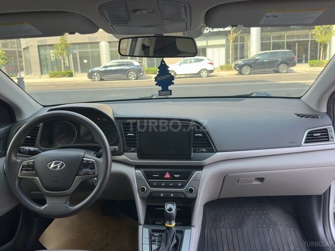 Hyundai Elantra-13