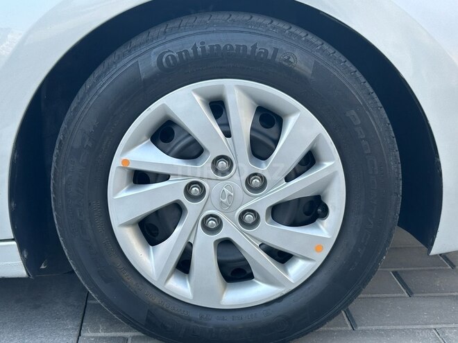 Hyundai Elantra-15