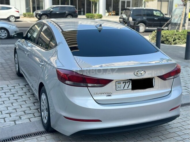 Hyundai Elantra-8