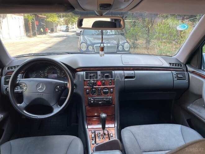 Mercedes E 280 1999, 386,000 km - 2.8 l - Bakı