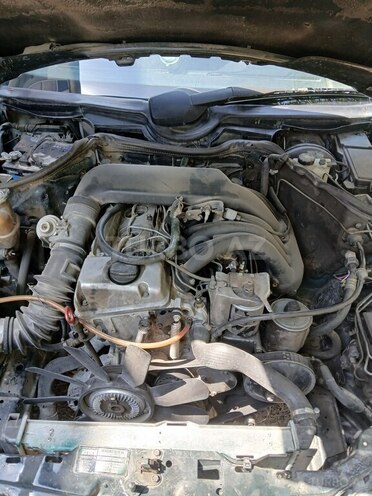 Mercedes E 250 1995, 100,000 km - 2.5 l - Bakı