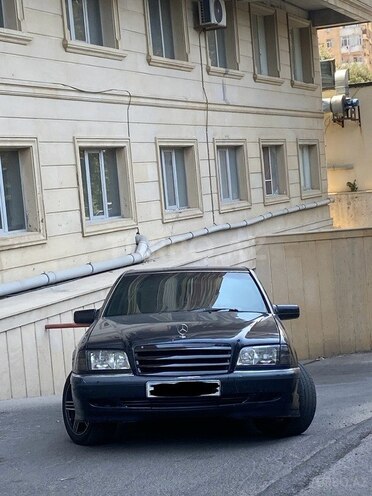 Mercedes C 220 1999, 287,421 km - 2.2 l - Bakı