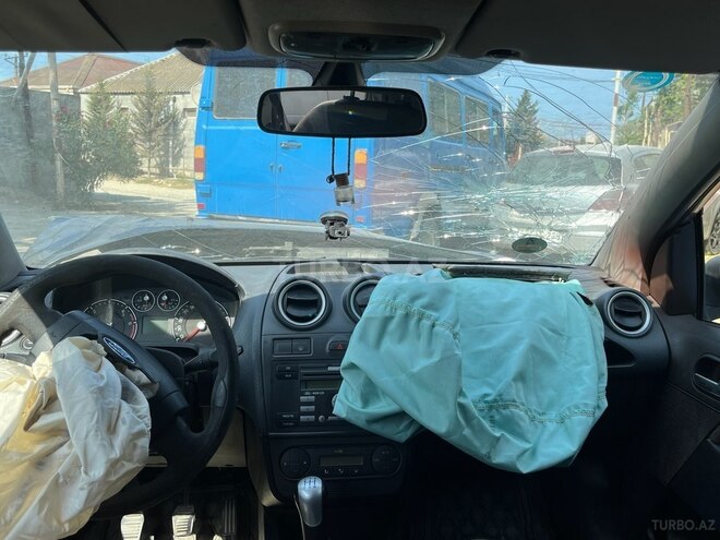Ford Fiesta 2007, 260,000 km - 1.6 l - Bakı