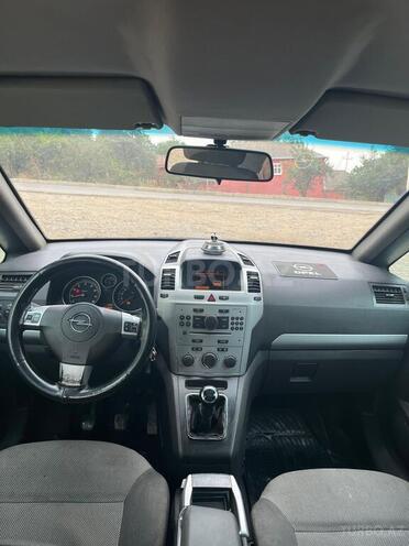 Opel Zafira 2009, 452,866 km - 2.2 l - Qusar