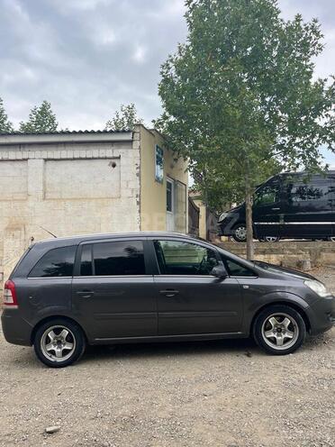 Opel Zafira 2009, 452,866 km - 2.2 l - Qusar