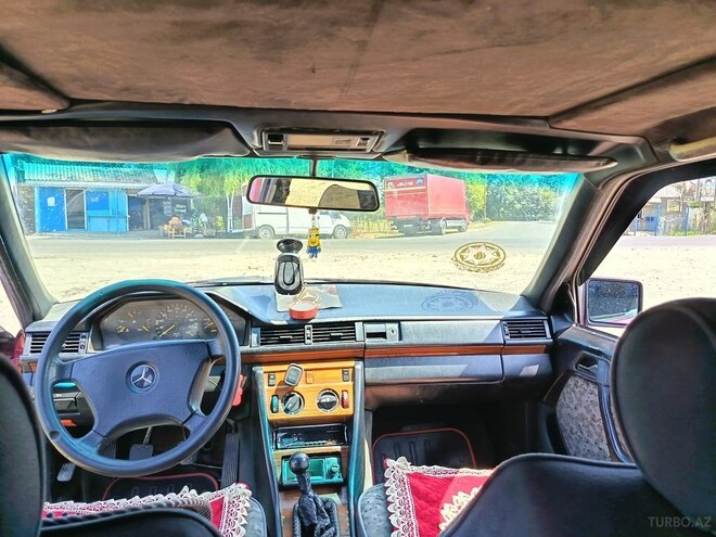 Mercedes E 250 1993, 691,324 km - 2.5 л - Astara