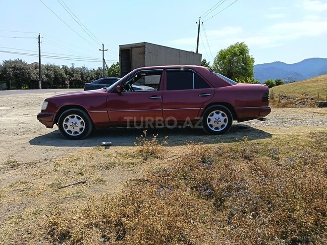 Mercedes E 250 1993, 691,324 km - 2.5 л - Astara