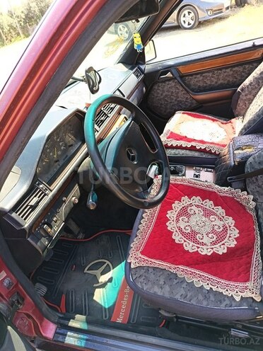 Mercedes E 250 1993, 691,324 km - 2.5 л - Astara