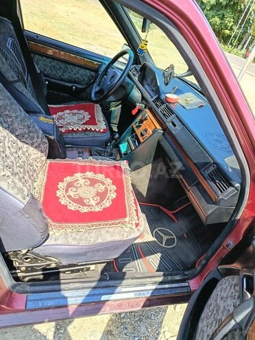 Mercedes E 250 1993, 691,324 km - 2.5 л - Astara