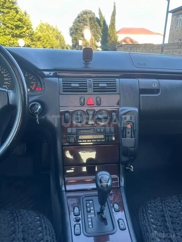 Mercedes E 230 1997, 327,333 km - 2.3 l - Masallı
