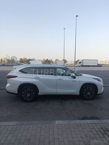 Toyota Highlander 2023, 22,500 km - 2.5 l - Bakı