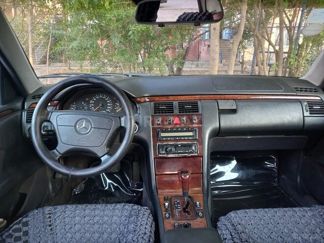 Mercedes E 240 1999, 370,426 km - 2.4 л - Bakı