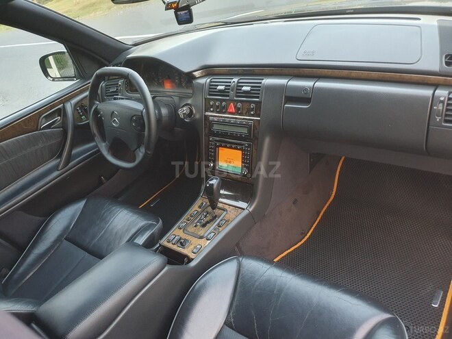 Mercedes E 320 2001, 287,893 km - 3.2 l - Zaqatala