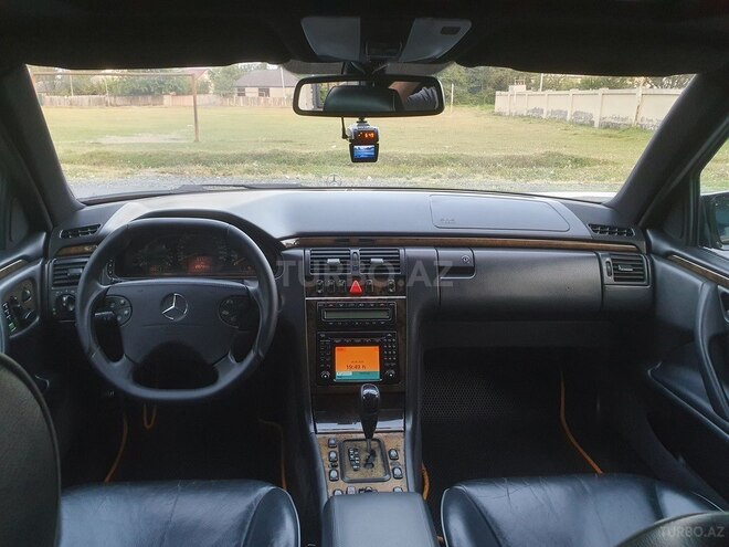 Mercedes E 320 2001, 287,893 km - 3.2 l - Zaqatala