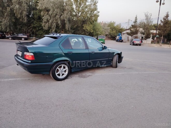 BMW 318 1993, 302,000 km - 1.8 l - Sumqayıt