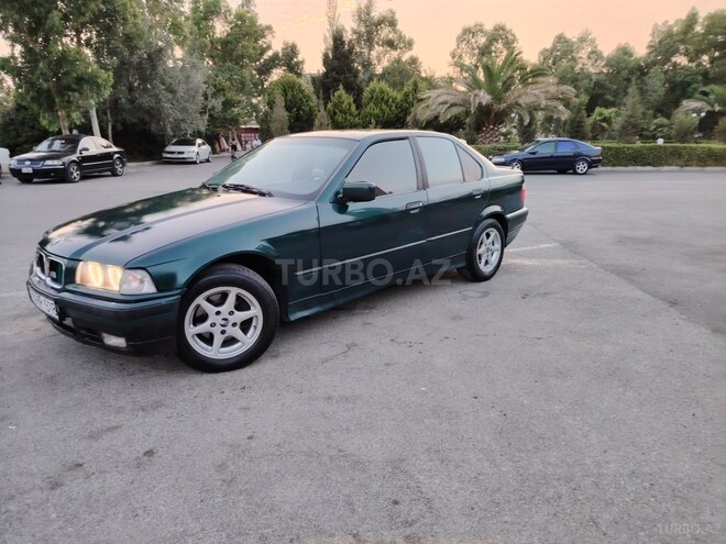 BMW 318 1993, 302,000 km - 1.8 l - Sumqayıt