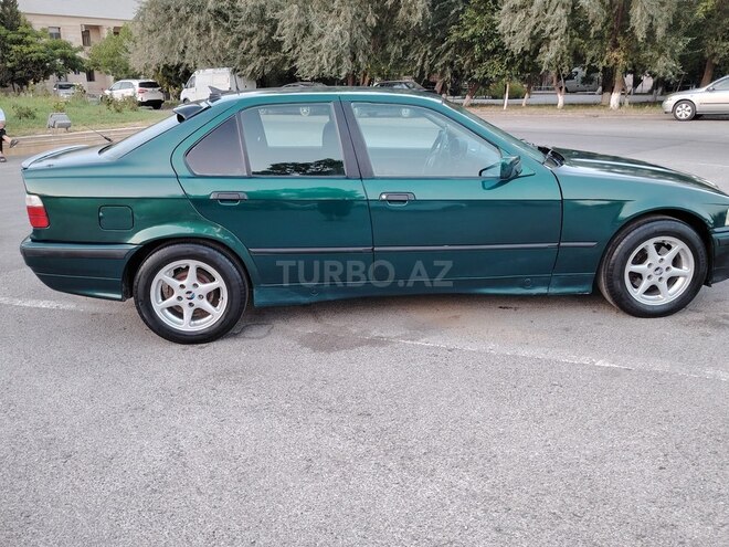 BMW 318 1993, 302,000 km - 1.8 l - Sumqayıt