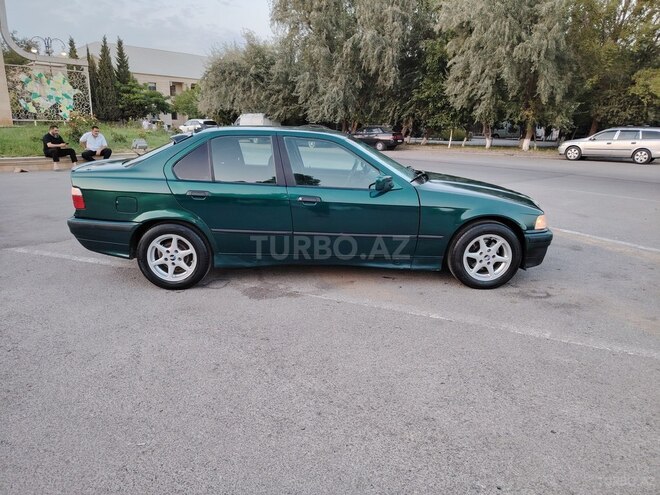 BMW 318 1993, 302,000 km - 1.8 l - Sumqayıt