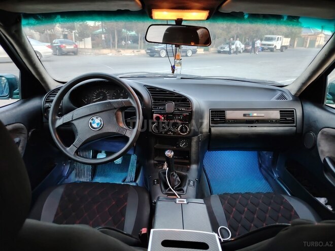 BMW 318 1993, 302,000 km - 1.8 l - Sumqayıt