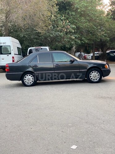Mercedes C 200 1995, 215,445 km - 2.0 l - Bakı