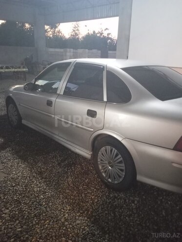 Opel Vectra 2000, 386,000 km - 2.0 л - Saatlı