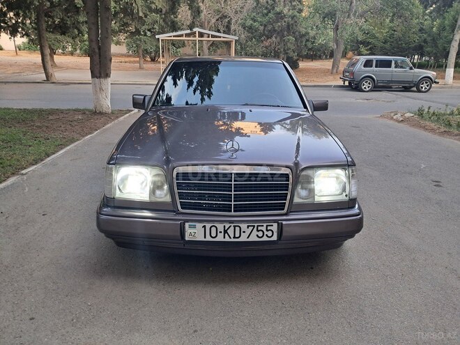 Mercedes E 220 1993, 601,629 km - 2.2 l - Bakı