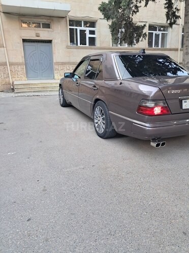 Mercedes E 220 1993, 601,629 km - 2.2 l - Bakı